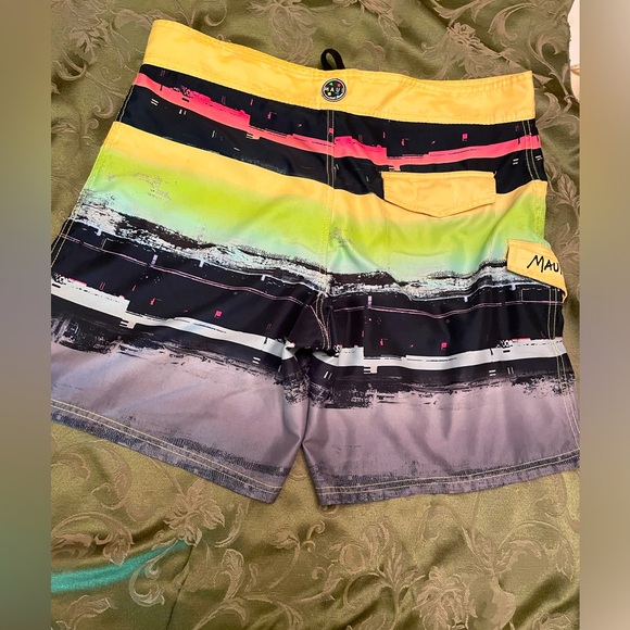 💙Men’s Maui & Sons Board Shorts in Large. - Picture 2 of 10